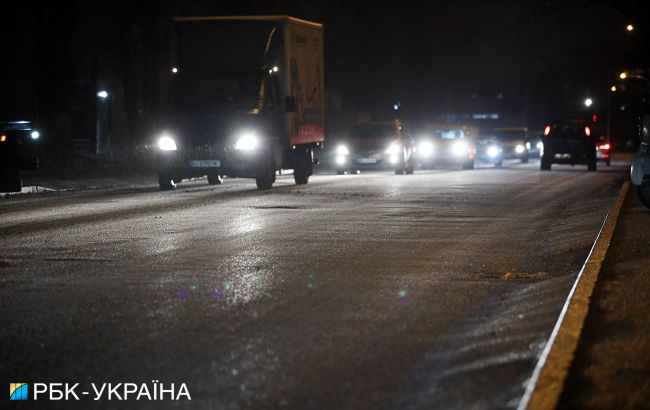 У Києві ожеледиця призвела до справжнього апокаліпсису на дорогах: відео та фото аварій