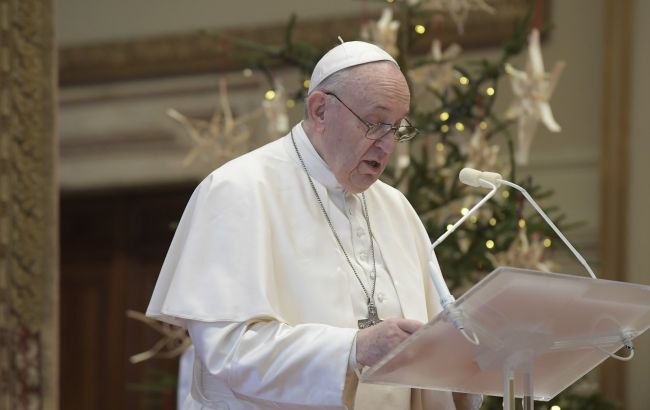 Папа Римский осудил тех, кто летал в отпуск во время карантина