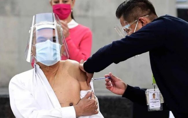У Мексиці та Чилі почали вакцинацію від коронавірусу