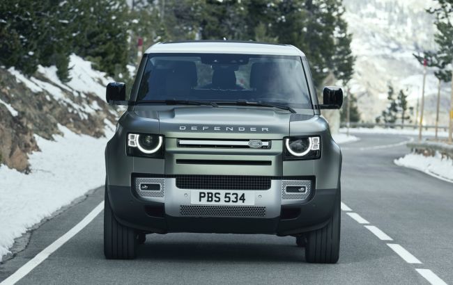 Длиннее и роскошнее: раскрыта внешность флагманского внедорожника Land Rover Defender 130