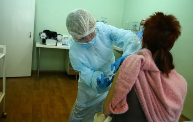 Еще две области Украины начали вакцинацию от коронавируса