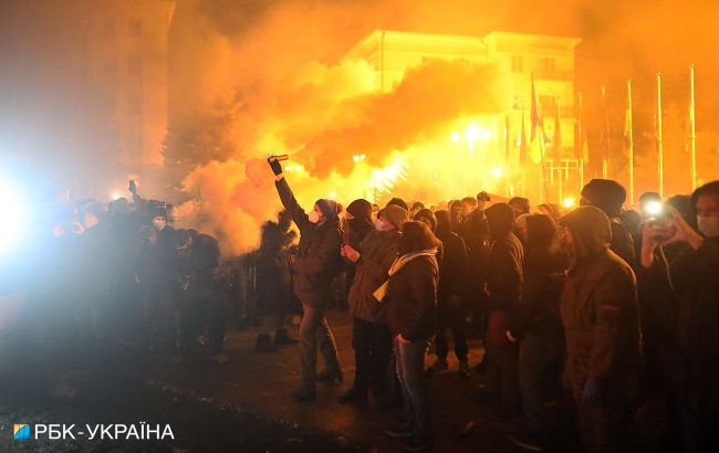 Беспорядки под ОП: полиция открыла уголовное дело, задержан участник акции