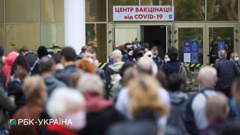У Києві на вихідних продовжать вакцинувати&nbsp;людей із черги в "Дії": хто отримає щеплення
