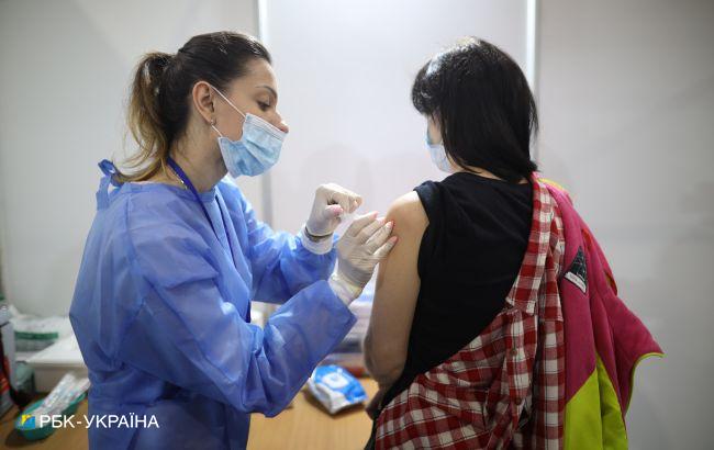 За сутки более 50 тысячам украинцам сделали прививки от коронавируса