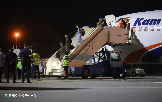 В Киеве приземлился еще один самолет из Афганистана: кого эвакуировали