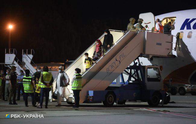 В аэропорту Кабула 10 тысяч человек ожидают эвакуации, - Пентагон