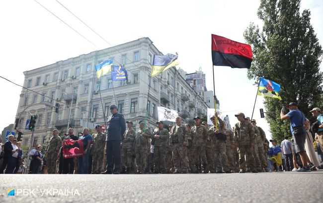 У Києві відбувся марш захисників України: фото та відео