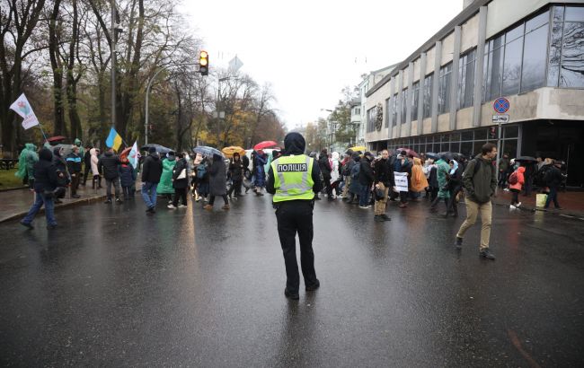 Заблокированные улицы и молитва за "спасение рода": по Украине прошли протесты "антивакцинаторов"