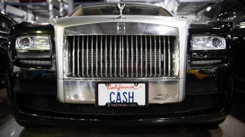 2 миллиона долларов за наличку: в США на продажу выставили номерной знак с надписью Cash