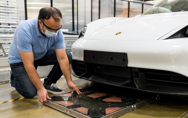 До 80% за 10 минут: Porsche готовит новую беспроводную зарядку для электромобиля Taycan