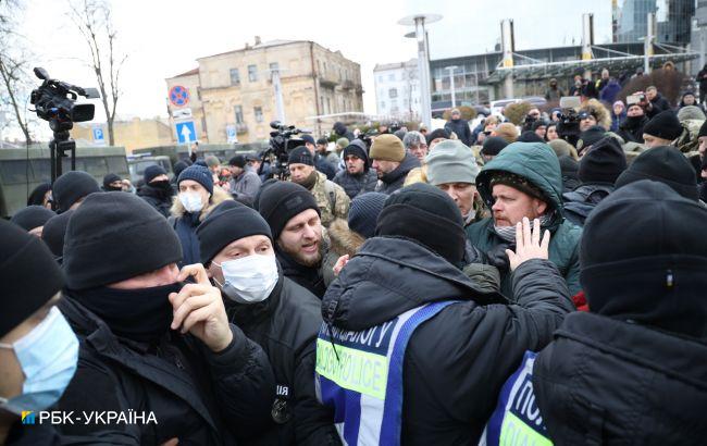 Суд над Порошенком: прихильники екс-президента влаштували бійку з поліцією