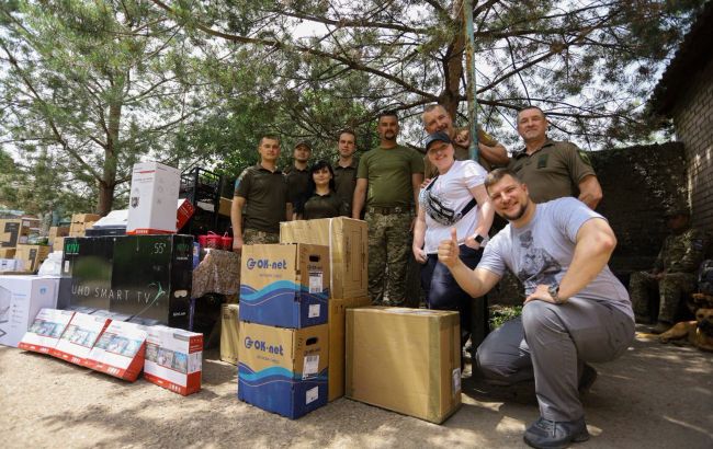 Порошенко: мы оснастили системой видеонаблюдения 42 километра линии фронта