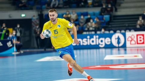 Збірна України з гандболу розгромно поступилася олімпійським чемпіонам на ЧЄ