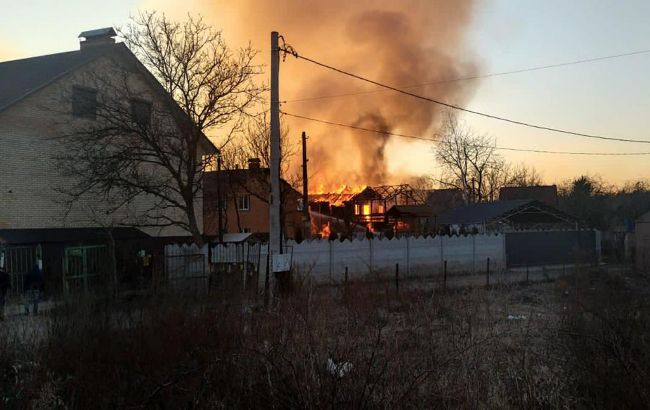 Киев снова обстреляли оккупанты: снаряды попали в частные дома