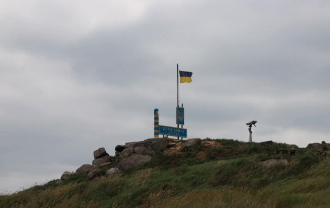 Военная операция на Змеином завершена. На острове установлен флаг Украины