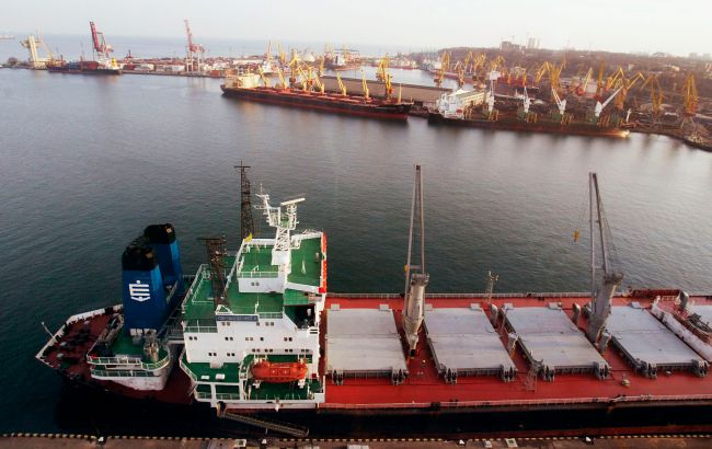 Из портов Одессы вышли еще пять суден с украинским зерном