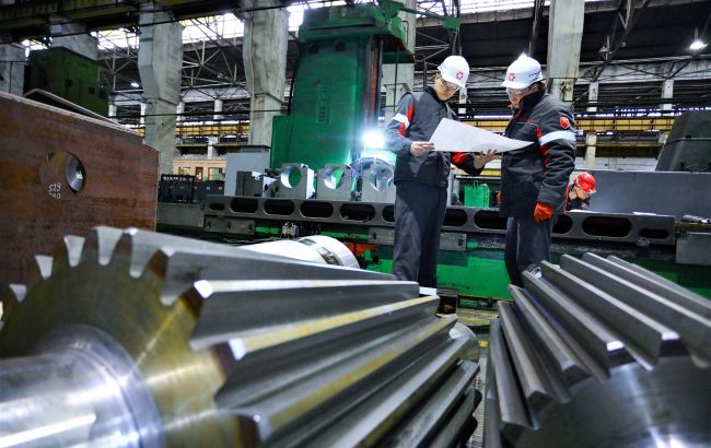 Несмотря на войну: "Метинвест" Ахметова повысил зарплаты работникам украинских предприятий