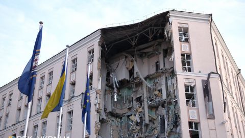 Атака на Київ: вибухи у трьох районах, пошкоджено готель
