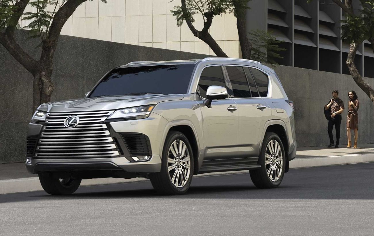Стала известна цена премиального внедорожника Lexus LX600 на базе