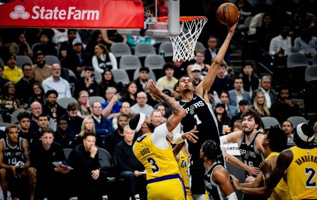 Перший номер драфту оформив путбек на спині центрового "Лейкерс": момент дня в НБА