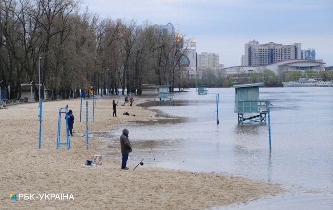 Паводок в Киеве. Днепр выходит из берегов, до критического уровня остается 50 см