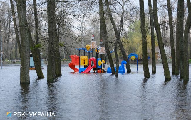 Паводок в Україні. Залишаються підтопленими більше ніж 1,2 тисячі дворогосподарств