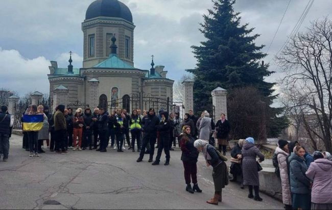 Драка в Хмельницком: под церковью УПЦ собрался митинг, были столкновения