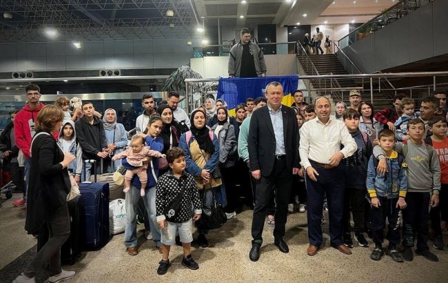 Евакуйовані із Сектора Гази українці вже прибули до Молдови