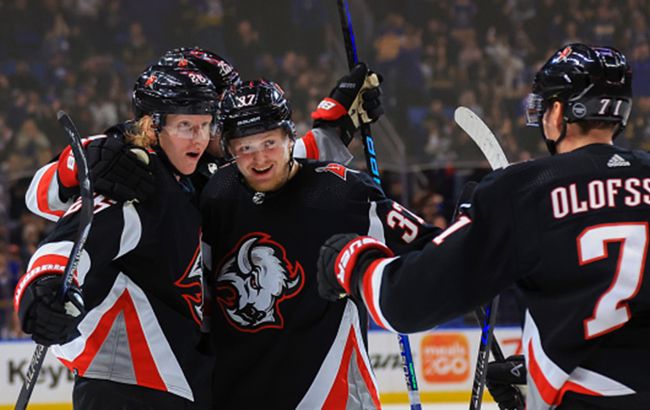 Защитник "Баффало" с феерией голов и ассистов возглавил топ-3 звезд вечера НХЛ: видео