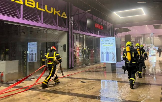 В Киеве произошел пожар в одном из ТЦ: проводится эвакуация посетителей