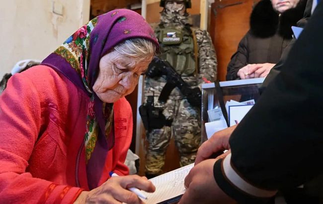 "Выборы" под дулом автомата. Как украинцев в оккупации заставляют голосовать за Путина