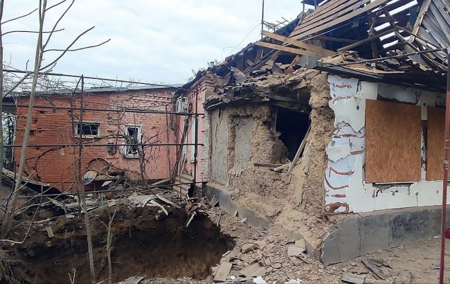 Попали в газопровод, дома и авто. РФ дронами и артиллерией атаковала Никопольский район