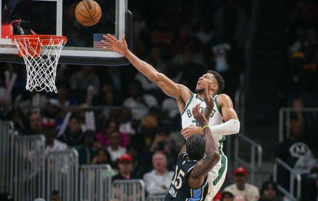 Данк лідера в силовій манері після проходу ствердив міць "Мілуокі": момент дня в НБА