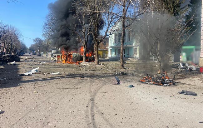 Обстрел Белополья: возросло количество раненых, поврежден городской совет