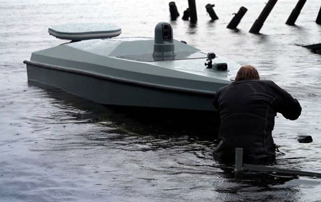 ГУР дроном Magura V5 поразило скоростной катер окупантов в Крыму, - источники