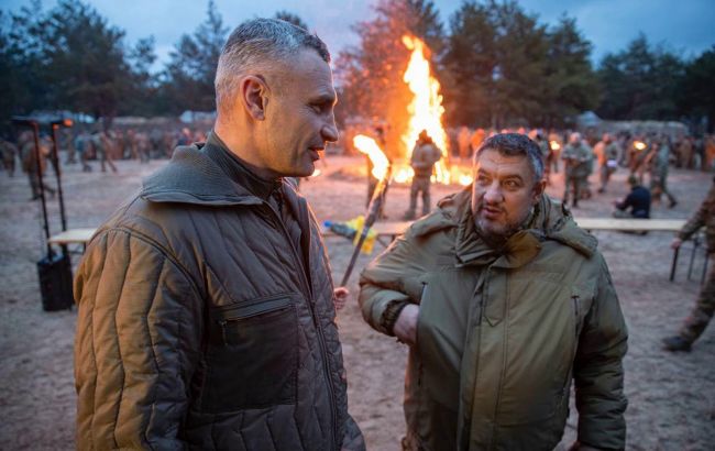 Кличко зустрівся з бійцями батальйону "Свобода" на ротації та передав  велику партію дронів від столиці