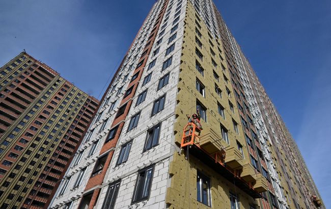 Работа по 18 часов и сон стоя: работники КНДР рассказали о рабских условиях в России