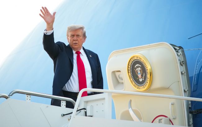 Трамп вилетів на Аляску для зустрічі з Путіним