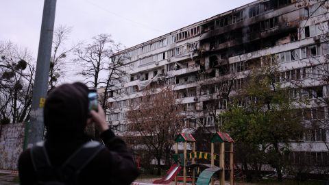 Разбитые многоэтажки, перебои с отоплением и жертвы: все о ночном обстреле Киева