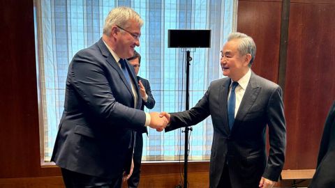 Главный покупатель российской нефти поможет Украине