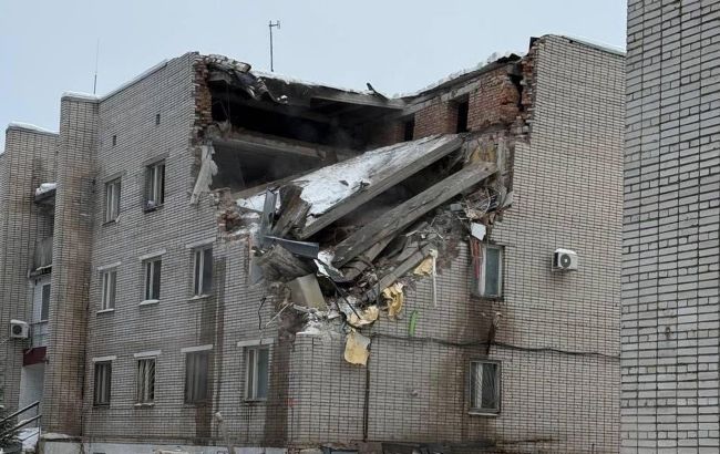 В Росії після вибуху обвалилася військова комендатура: є загиблі (фото)