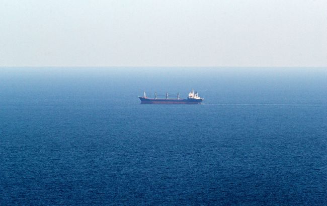 Росія вдарила по цивільному судну, що виходило з порту Чорноморська