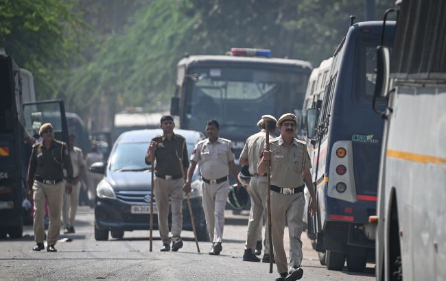 Не допускають послів: у МЗС відреагували на затримання українців в Індії