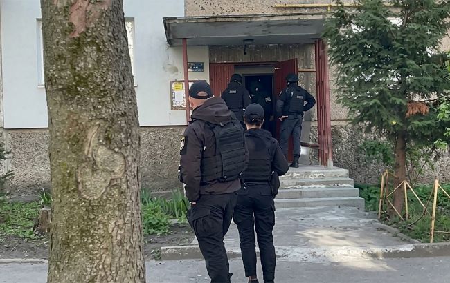 У Львові чоловік стріляв в багатоповерхівці