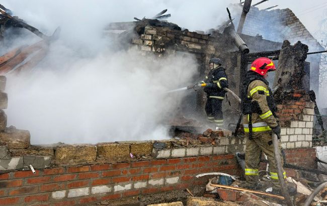 Росія вдарила по центру Балаклії, горять будинки, є загибла (фото)