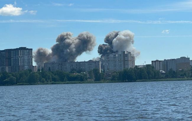 Воронеж сколихнули вибухи, під ударом важливий для росіян завод (фото, відео)