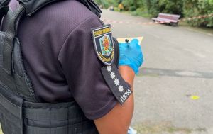 На Полтавщине мужчина внезапно открыл огонь по полицейским