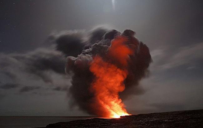 На Камчатке уже два вулкана выбросили столбы пепла