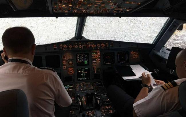 Появилось видео с борта самолета, который героически посадил в Стамбуле украинский пилот