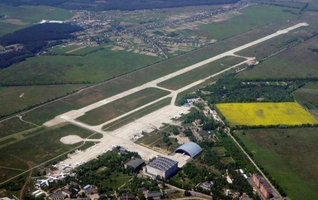 Росіянину оголосили підозру за наказ окупантам захопити аеродром біля Гостомелю